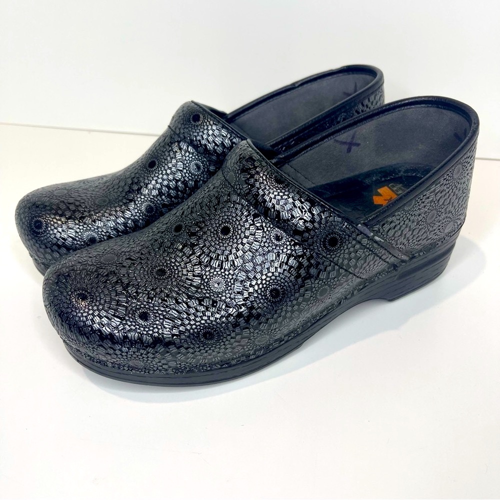 Dansko Womens US 9.5-10 Pro XP Floral Metallic Black Medallion Embossed Leather